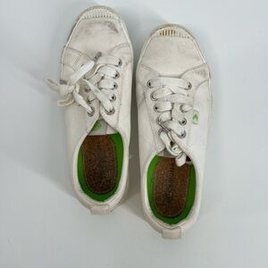 Cariuma OCA Low Off-White Canvas Sneaker size 7.5